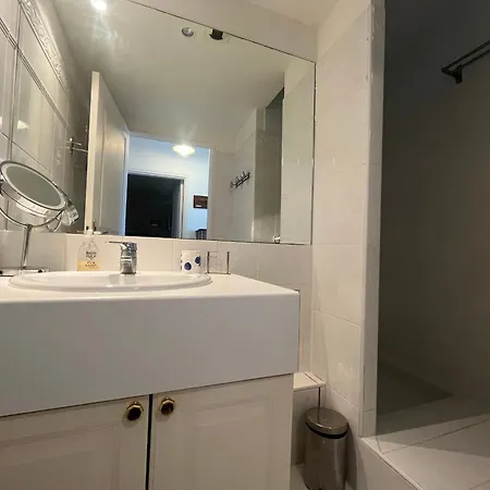 T4 A Avec Vue Mer, Acces Direct Plage Et Parking Souterrain - Fr-1-374-222 Appartement